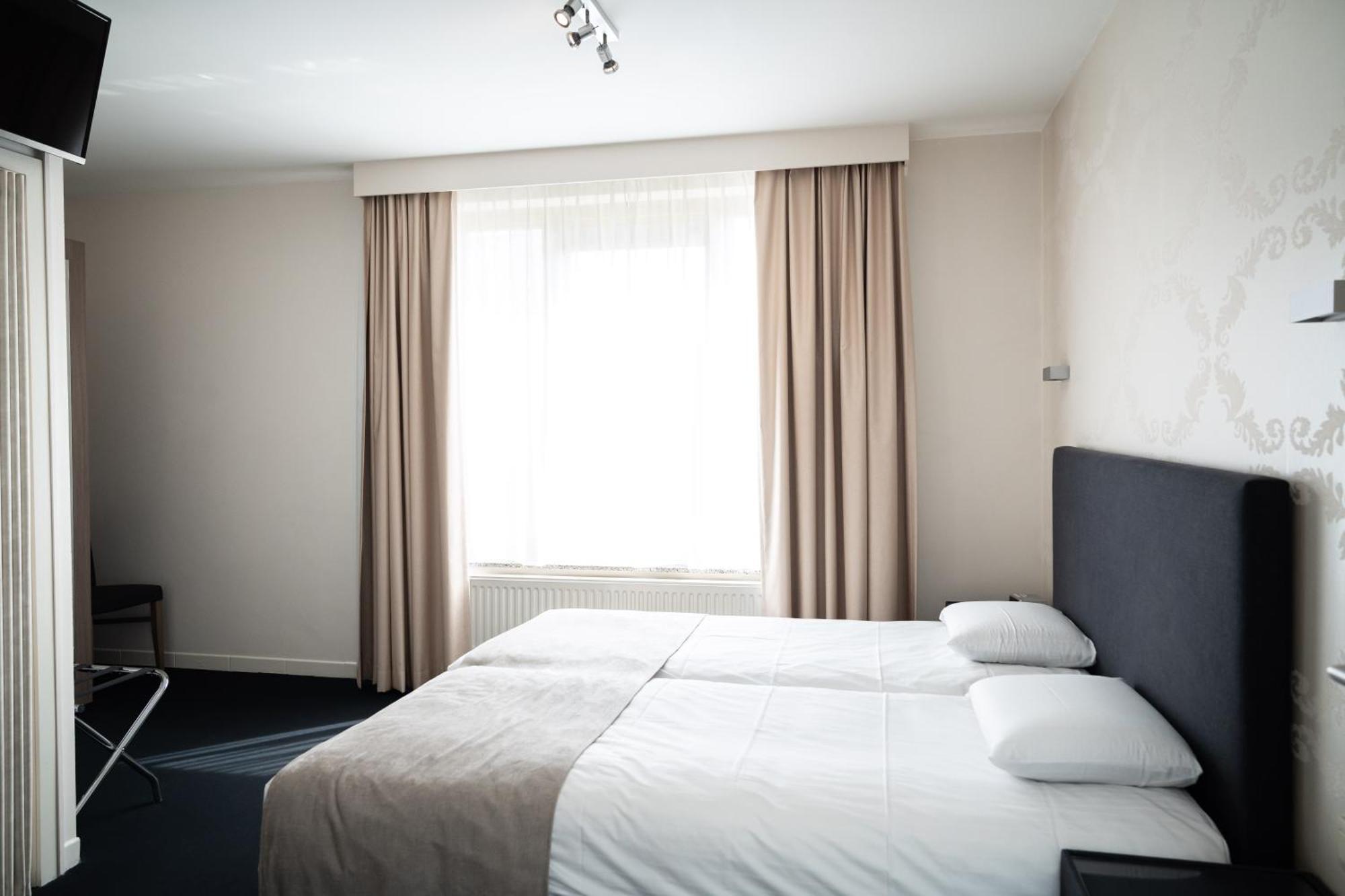 Hotel Essenza Puurs ภายนอก รูปภาพ